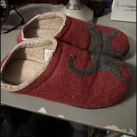 L.L. Bean Red and Gray Cat Slippers - Picture 7 of 8
